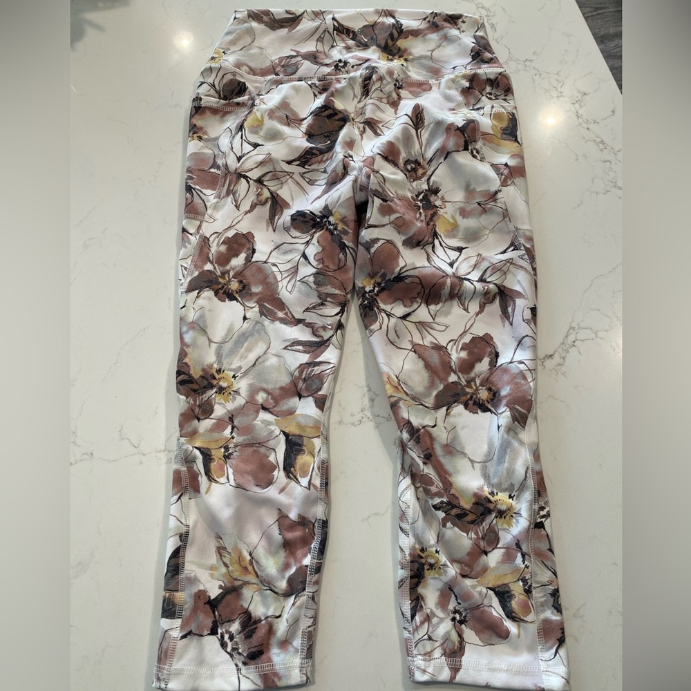 Capri Leggings - Picture 2 of 4